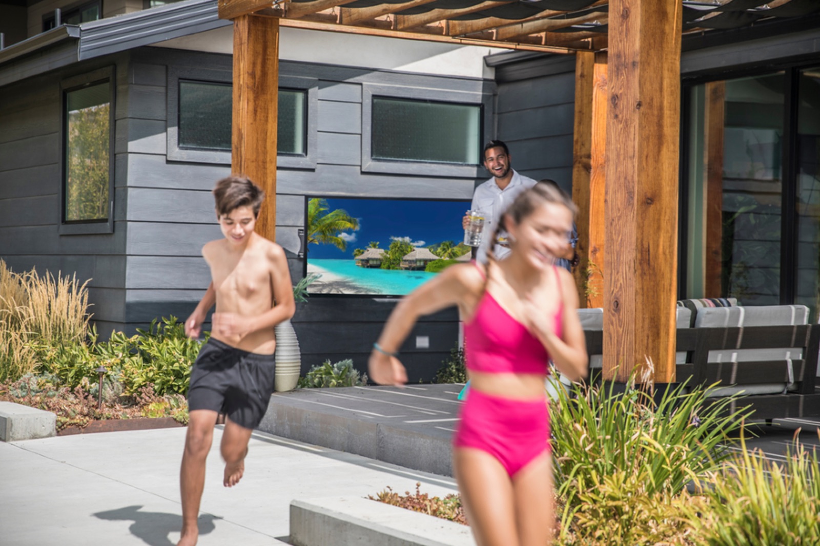 3 Reasons to Invest in an Outdoor Entertainment System